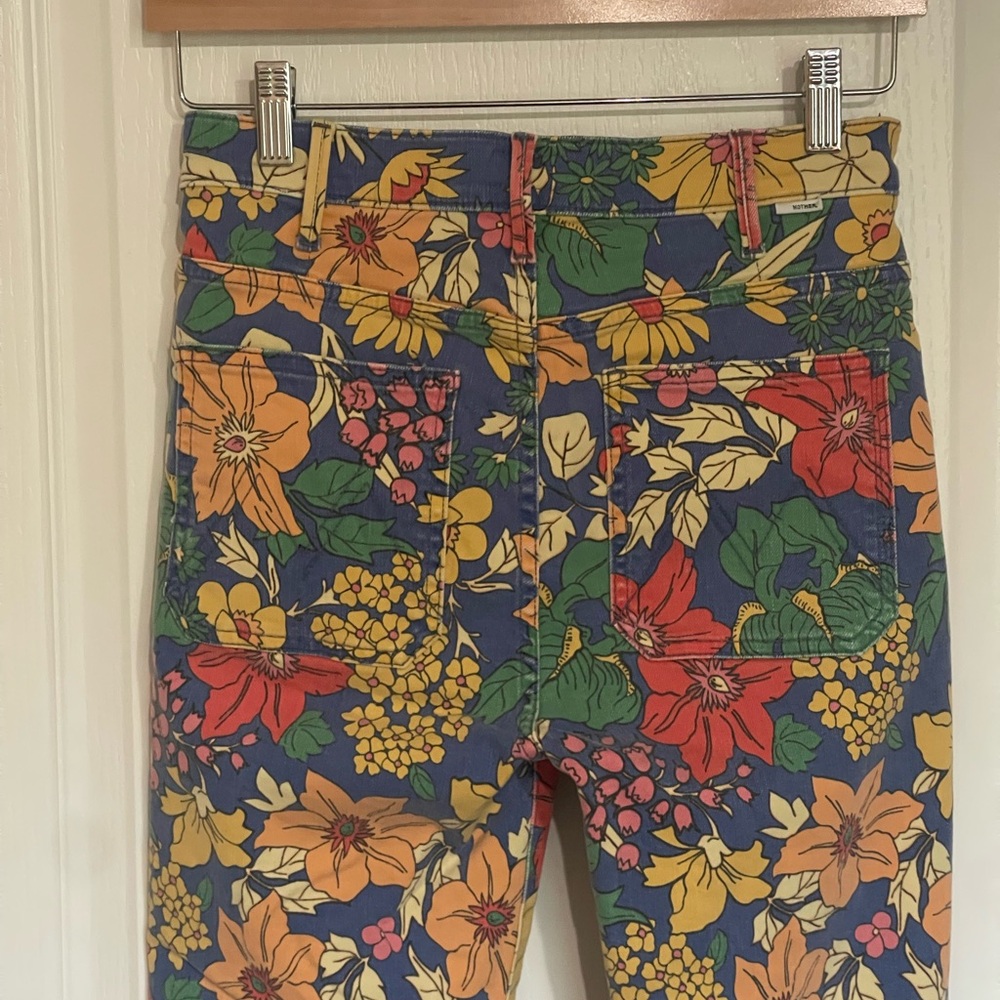 MOTHER The Hustler Printed Patch Pocket Jeans
Floral Print Fresh Blooms Jeans 27 - Picture 10 of 14